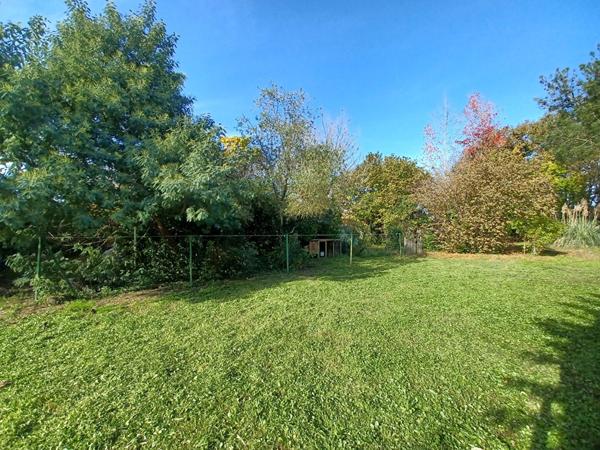 33440 AMBARES ET LAGRAVE  - Maison 7 pièces A VENDRE sur 2700 m² de terrain.