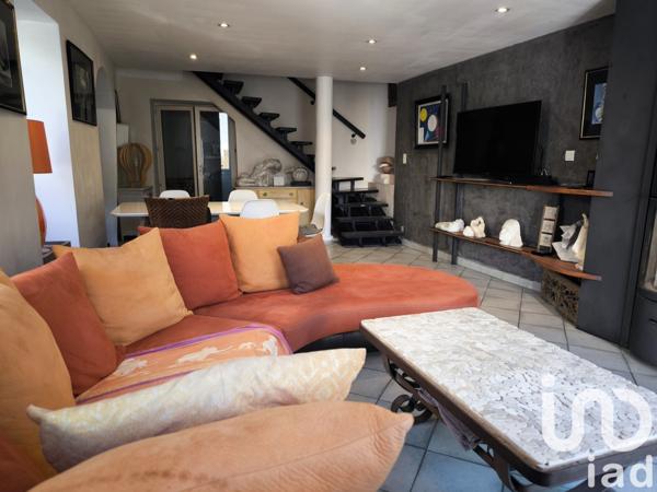 Maison de village 7 pièces de 160 m² à Saint-Étienne-les-Orgues (04230)