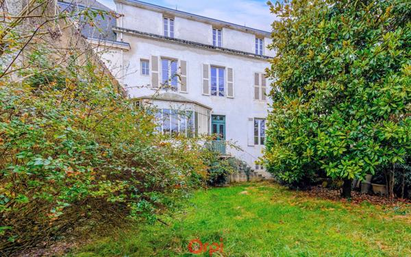 Maison à vendre    7 pièces • 235 m2 La Rochelle