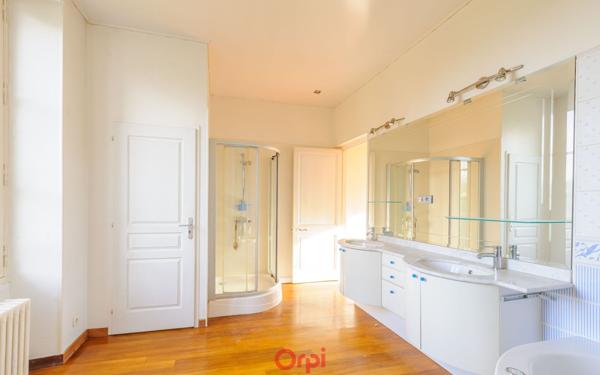 Maison à vendre    7 pièces • 235 m2 La Rochelle