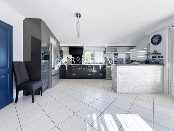 Maison 11 pièce(s) 7 chambre(s) 300.59 m²