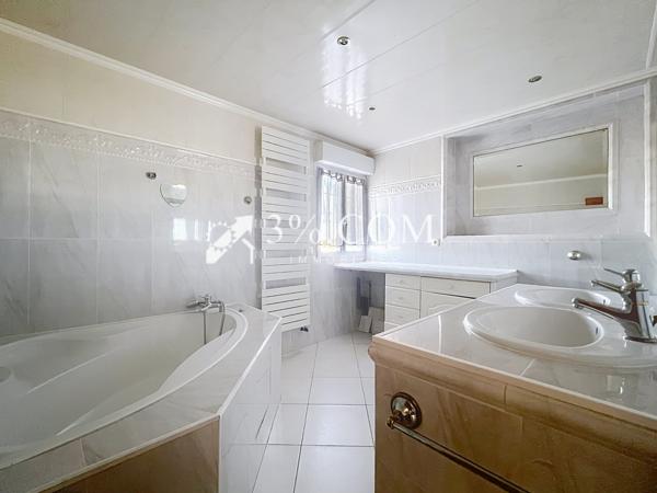 Maison 11 pièce(s) 7 chambre(s) 300.59 m²