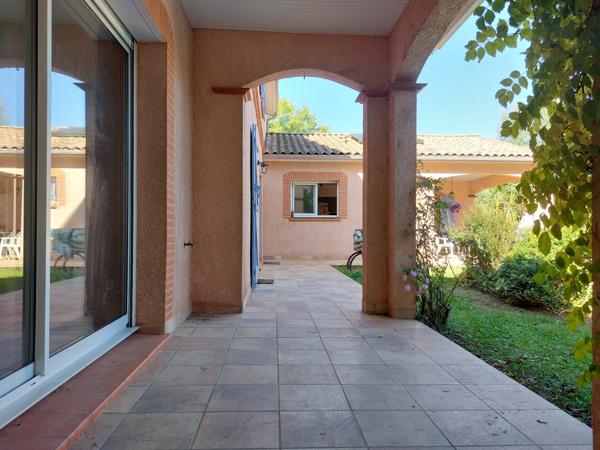 Dpt Tarn et Garonne (82), à vendre MONTAUBAN maison P5 de 178,56 m² - Terrain de 2 187,00 m² avec piscine, garage et pool house