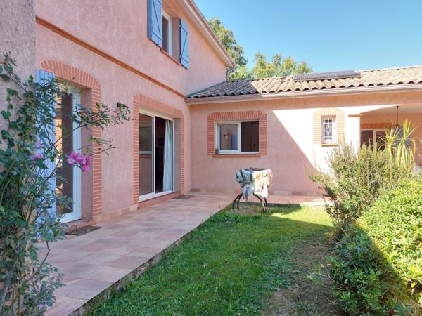 Dpt Tarn et Garonne (82), à vendre MONTAUBAN maison P5 de 178,56 m² - Terrain de 2 187,00 m² avec piscine, garage et pool house