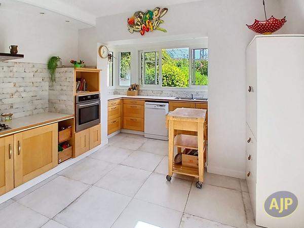 Maison à vendre Andernos Les Bains - 6 pièces, 163m² avec 3 chambre(s) à 756 000€ - AJP Immobilier Andernos les Bains