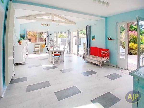 Maison à vendre Andernos Les Bains - 6 pièces, 163m² avec 3 chambre(s) à 756 000€ - AJP Immobilier Andernos les Bains