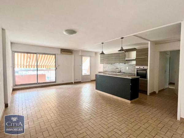 Appartement à louer 3 pièces 76.5m² Nîmes (30000)