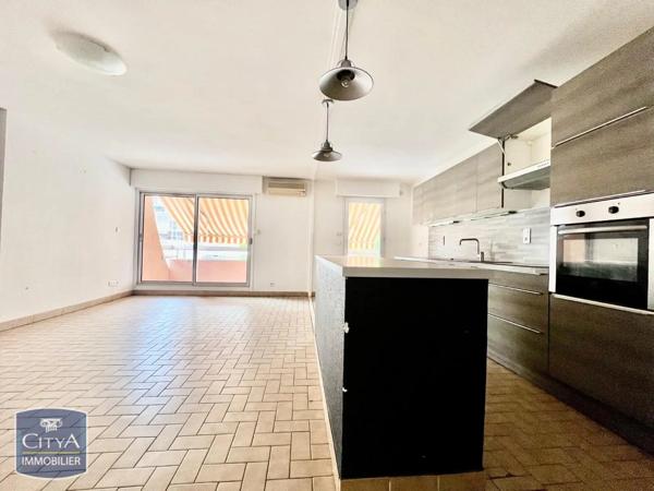 Appartement à louer 3 pièces 76.5m² Nîmes (30000)