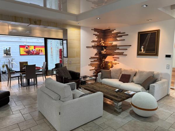 Rare sur le secteur : grande maison avec dépendances sur 1300 m² de terrain