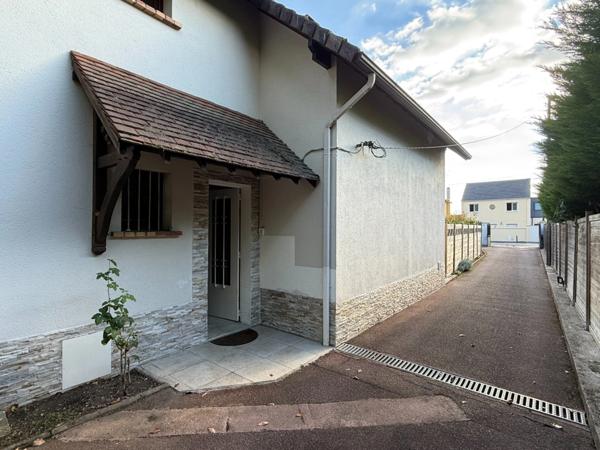 Rare sur le secteur : grande maison avec dépendances sur 1300 m² de terrain
