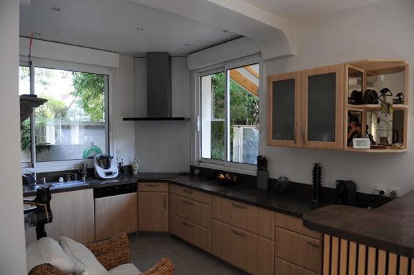 Rare sur le secteur : grande maison avec dépendances sur 1300 m² de terrain