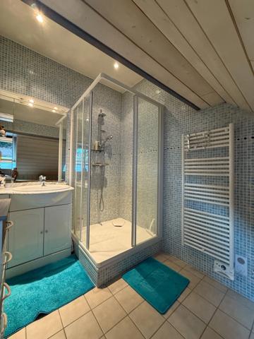 Rare sur le secteur : grande maison avec dépendances sur 1300 m² de terrain