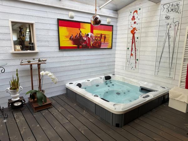 Rare sur le secteur : grande maison avec dépendances sur 1300 m² de terrain