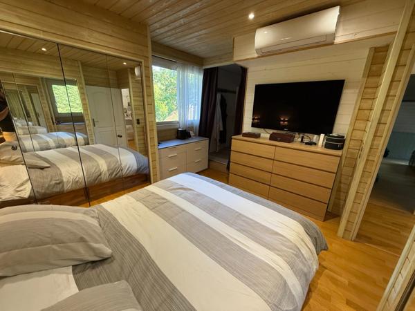 Rare sur le secteur : grande maison avec dépendances sur 1300 m² de terrain