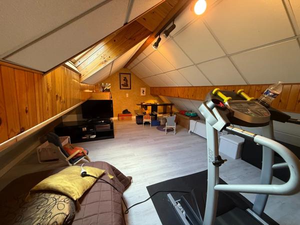 Rare sur le secteur : grande maison avec dépendances sur 1300 m² de terrain