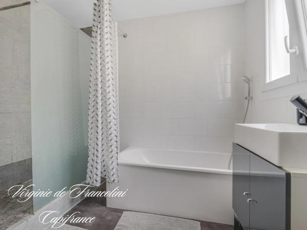Centre-ville-Coteaux-A vendre belle maison 250 m²-Parcelle 970 m² -6 chambres - Piscine,3 terrasses, dépendance, jardin, garage.