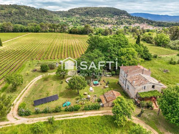 Charme à l'ancien, beaux volumes,  terrain arboré de 3 000 m²