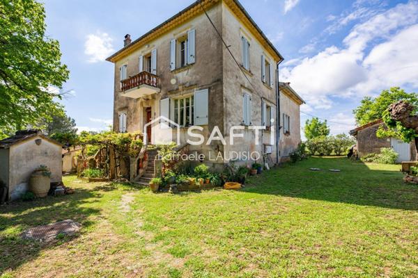 Charme à l'ancien, beaux volumes,  terrain arboré de 3 000 m²