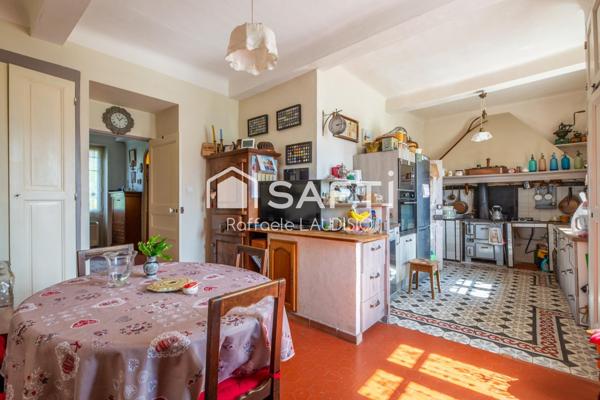 Charme à l'ancien, beaux volumes,  terrain arboré de 3 000 m²