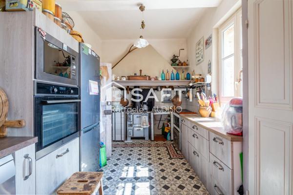 Charme à l'ancien, beaux volumes,  terrain arboré de 3 000 m²