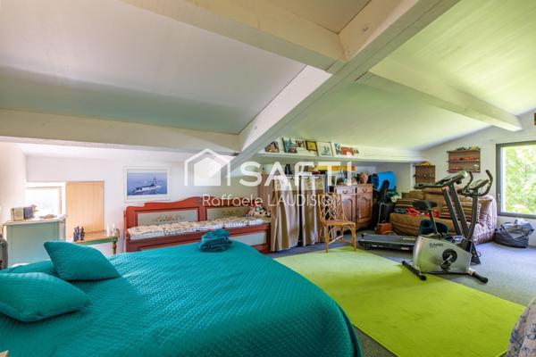 Charme à l'ancien, beaux volumes,  terrain arboré de 3 000 m²