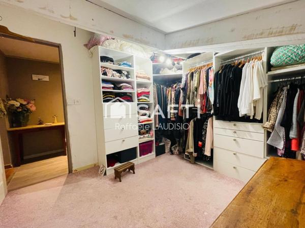 Charme à l'ancien, beaux volumes,  terrain arboré de 3 000 m²