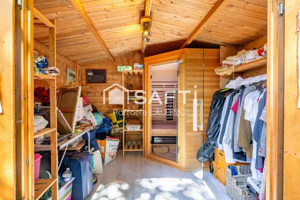 Charme à l'ancien, beaux volumes,  terrain arboré de 3 000 m²