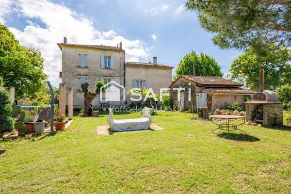 Charme à l'ancien, beaux volumes,  terrain arboré de 3 000 m²