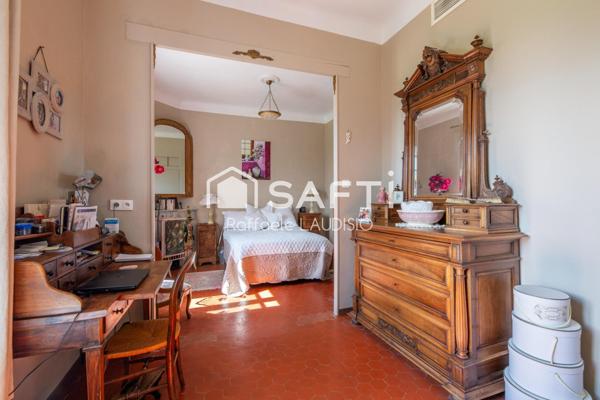 Charme à l'ancien, beaux volumes,  terrain arboré de 3 000 m²