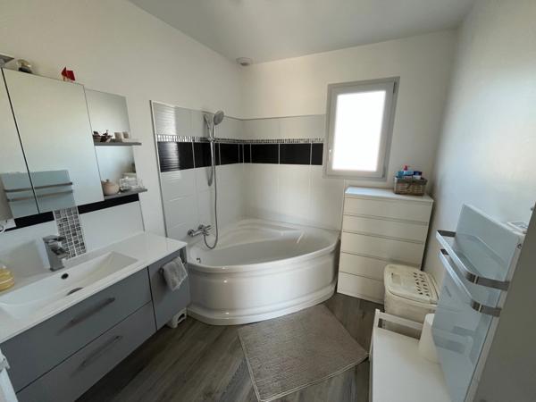 Maison plain pied 120m² , 4chambres, jardin, grand garage, piscine