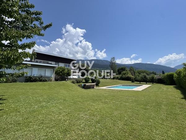 Propriété à vendre de 11 pièces de 241,91 m² avec terrain et piscine