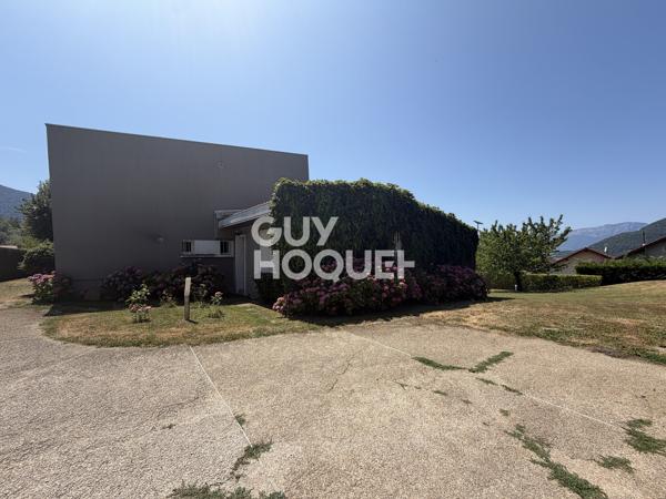 Propriété à vendre de 11 pièces de 241,91 m² avec terrain et piscine