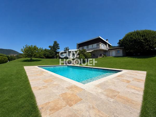 Propriété à vendre de 11 pièces de 241,91 m² avec terrain et piscine
