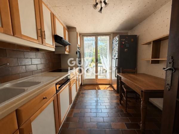 Propriété à vendre de 11 pièces de 241,91 m² avec terrain et piscine