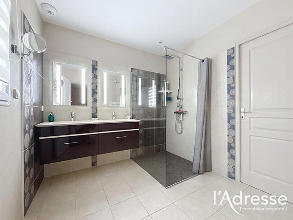 Saint-Avertin, Maison familiale 4 chambres, 1 351 m² de terrain