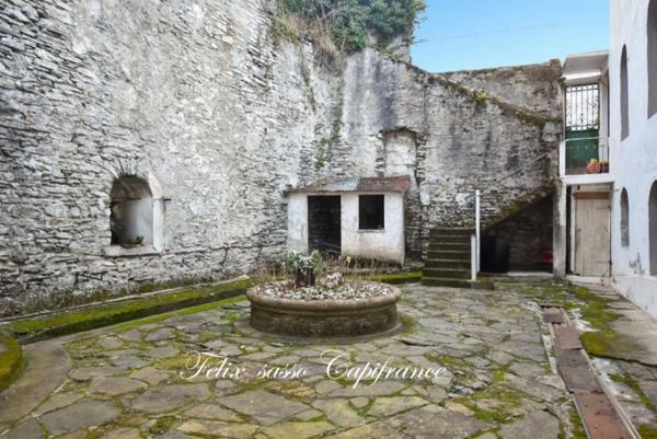 À vendre LUZ-SAINT-SAUVEUR 65 – Partie d’immeuble à rénover