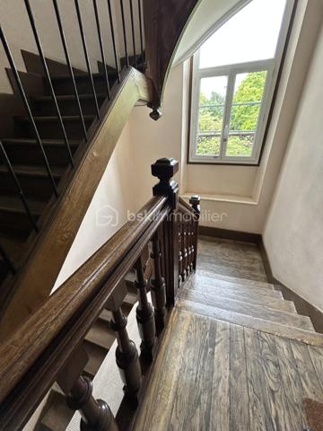 UN PETIT BIJOU CACHÉ EN PLEIN CŒUR DE VILLE !

Et si votre prochain appartement se trouvait derrière les murs d’une ancienne maison de maître, au cœur d’un parc arboré… ?
À découvrir sans tarder : charmant 2 pièces d’environ 28 m², situé au 1er étage d’une petite résidence intimiste, aménagée dans une magnifique ancienne maison de maître entourée de verdure.
Un véritable cocon au calme, bénéficiant d’une vue dégagée sur le parc, tout en étant situé en plein centre-ville de Corbeil-Essonnes.
Et surtout… ce bien est proposé en VENTE INTERACTIVE !
PRIX D’APPEL : 73 000 € !
Paliers d’enchères : 3 000 €
Vente interactive prévue le 12 octobre
Une occasion pour les acquéreurs de se positionner sur ce bien plein de charme à partir d’un prix d’appel particulièrement attractif.

POURQUOI VOUS ALLEZ CRAQUER ?
UN CADRE RARE
Imaginez : le calme d’un parc arboré, le charme d’une maison de maître, une résidence à taille humaine… et pourtant, vous êtes en plein centre-ville !
L’appartement profite d’une vue dégagée sur le parc, d’une belle luminosité et d’une hauteur sous plafond qui accentue le cachet de l’ancien.

UN 2 PIÈCES BIEN PENSÉ
D’une superficie d’environ 28 m², il propose :

 Une entrée avec penderie
 Une belle chambre avec dressing
 Une pièce de vie lumineuse et fonctionnelle
 Une cuisine aménagée et équipée ouverte sur le séjour
 Une belle hauteur sous plafond
 Une agréable vue dégagée sur le parc
 Une cave
 Un stationnement privé et sécurisé

Un appartement à la fois fonctionnel, lumineux et plein de caractère. Quand aux charges de copropriété, en étant sur une petite copropriété, vous bénéficiez de faibles charges, un avantage à ne pas négliger. 

PARIS À ENVIRON 30 MINUTES EN RER !

Autre atout majeur : sa localisation.
Corbeil-Essonnes bénéficie d’une desserte permettant de rejoindre Paris en environ 30 minutes en RER, selon la destination et le trajet.
À proximité, vous trouverez également commerces, écoles, services et infrastructures, ainsi que de nombreux espaces propices aux promenades et aux moments de détente, notamment autour de la Seine.
 Une vraie alternative pour celles et ceux qui souhaitent rester proches de Paris tout en profitant d’un cadre plus calme et verdoyant.

 PREMIER ACHAT OU INVESTISSEMENT LOCATIF 

Ce bien mérite votre attention !
Son emplacement en centre-ville, sa proximité des transports, son stationnement privé, son environnement verdoyant et son charme atypique en font une opportunité intéressante aussi bien pour :
 un premier achat
 un investissement locatif  ( estimation locative sur demande ) 
 un pied-à-terre proche de Paris
 un investissement patrimonial

 À SAISIR : VENTE INTERACTIVE À PARTIR DE 73 000 € !
 RENDEZ-VOUS LE 12 OCTOBRE
 PRIX D’APPEL : 73 000 €
 PALIERS : 3 000 €

Un bien atypique, un environnement rare et un prix d’appel qui donne envie de se positionner…
Ne vous contentez pas de regarder l’annonce : venez découvrir le lieu et laissez-vous séduire !
 Contactez-moi dès maintenant pour obtenir les informations relatives à la vente interactive et organiser votre visite.

 CORBEIL-ESSONNES CENTRE-VILLE
 LE CHARME DE L’ANCIEN
 LUMINOSITÉ & VUE SUR PARC
 PARKING PRIVÉ & SÉCURISÉ
 CAVE
 PARIS À ENVIRON 30 MIN EN RER
 VENTE INTERACTIVE – 73 000 € – 12 OCTOBRE