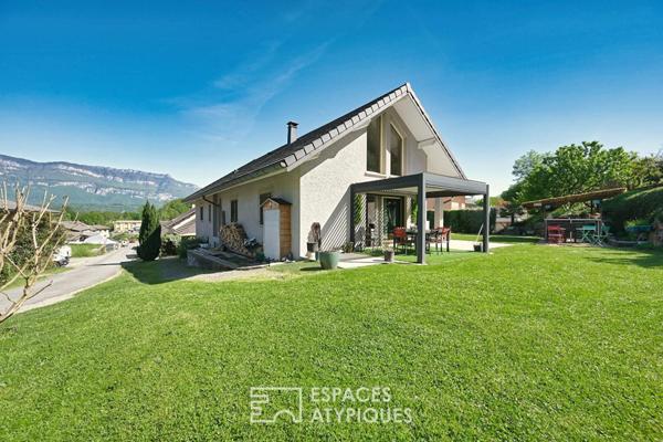 Maison contemporaine avec séjour cathédrale proche du lac
