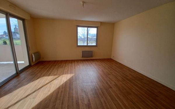 Appartement à louer    3 pièces • 69 m2 Saint-Benoît-du-Sault