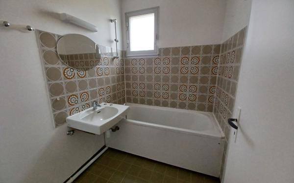 Appartement à louer    3 pièces • 69 m2 Saint-Benoît-du-Sault