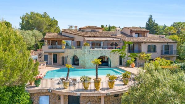 Propriété familiale avec piscine et vue mer à MOUGINS