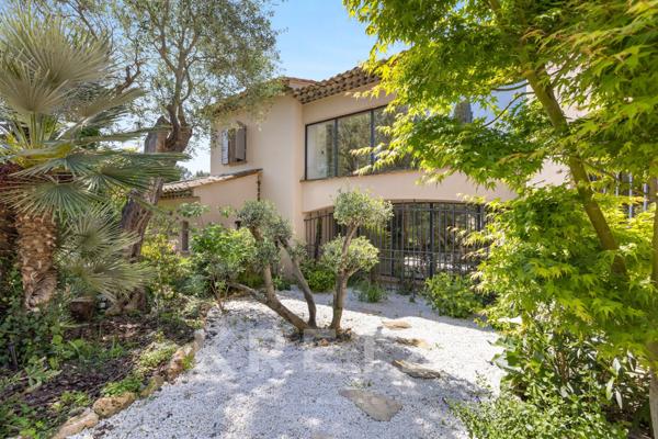 Propriété familiale avec piscine et vue mer à MOUGINS