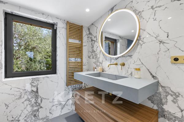 Propriété familiale avec piscine et vue mer à MOUGINS