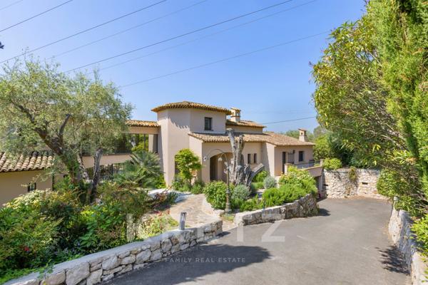 Propriété familiale avec piscine et vue mer à MOUGINS