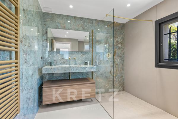 Propriété familiale avec piscine et vue mer à MOUGINS