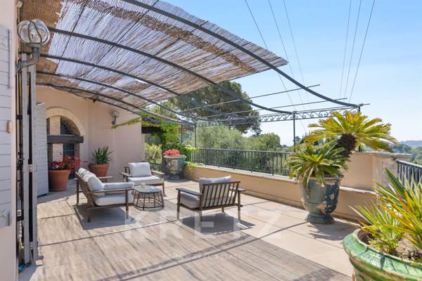 Propriété familiale avec piscine et vue mer à MOUGINS