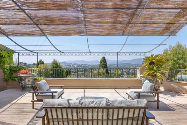 Propriété familiale avec piscine et vue mer à MOUGINS