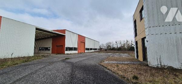 Entrepôt et bureaux à vendre à CHERRE