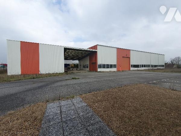 Entrepôt et bureaux à vendre à CHERRE