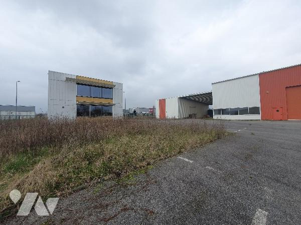 Entrepôt et bureaux à vendre à CHERRE